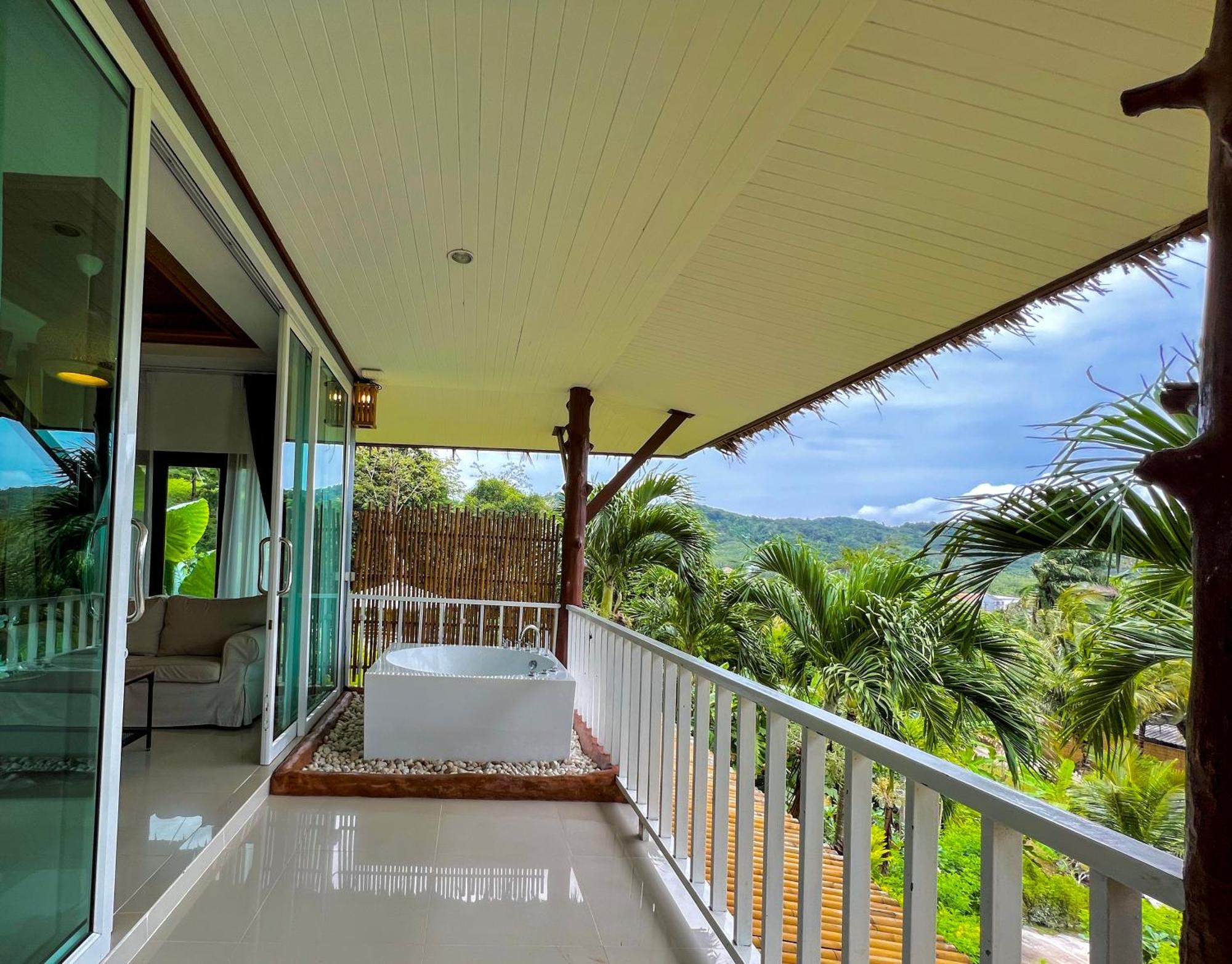Baan Phuvara Retreat - Romantic Jacuzzi Mountain View Villas Ao Nang Номер фото