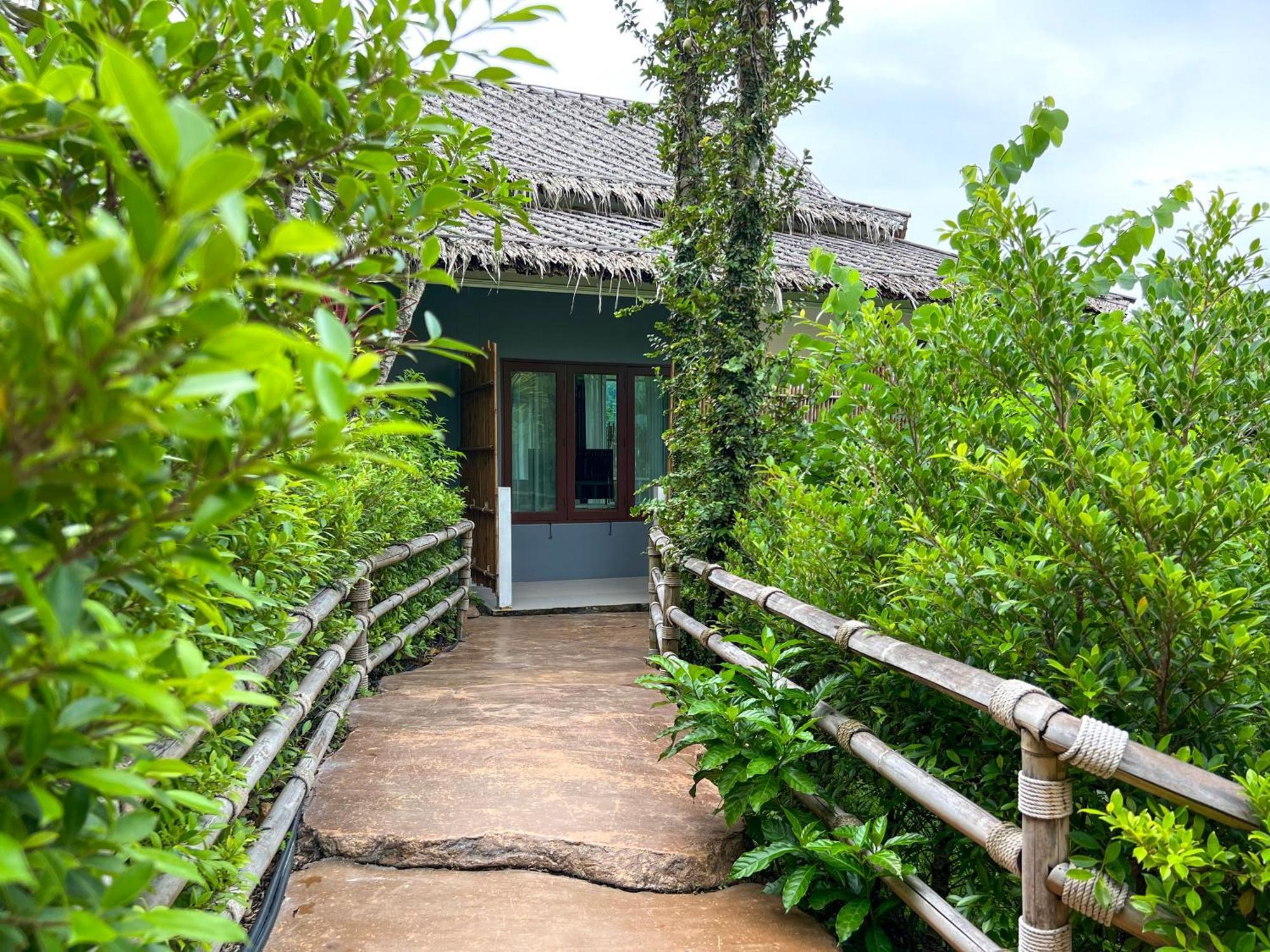 Baan Phuvara Retreat - Romantic Jacuzzi Mountain View Villas Ao Nang Номер фото
